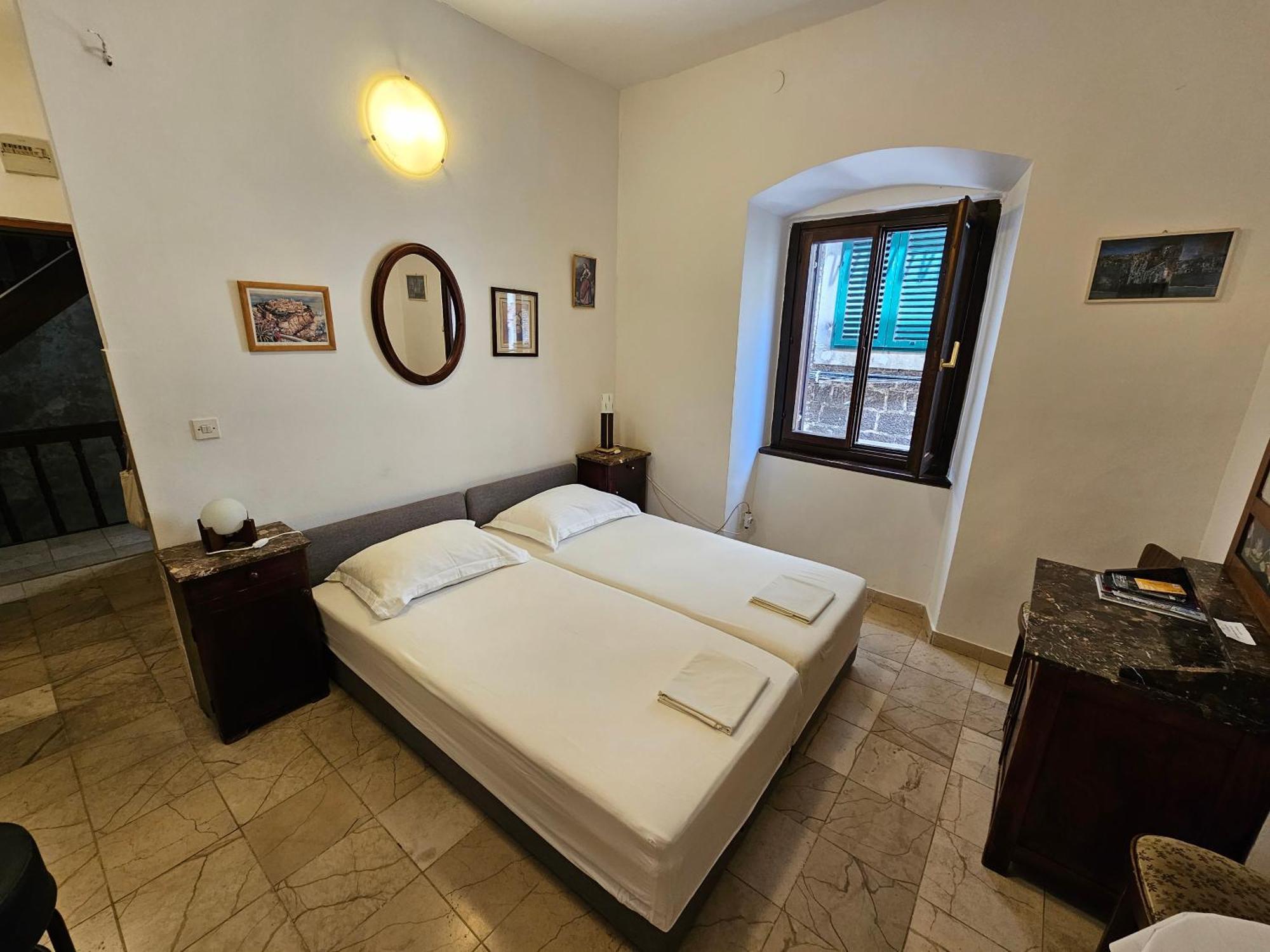 Center Room D16 In The Ancient Roman Palace Split Exterior foto
